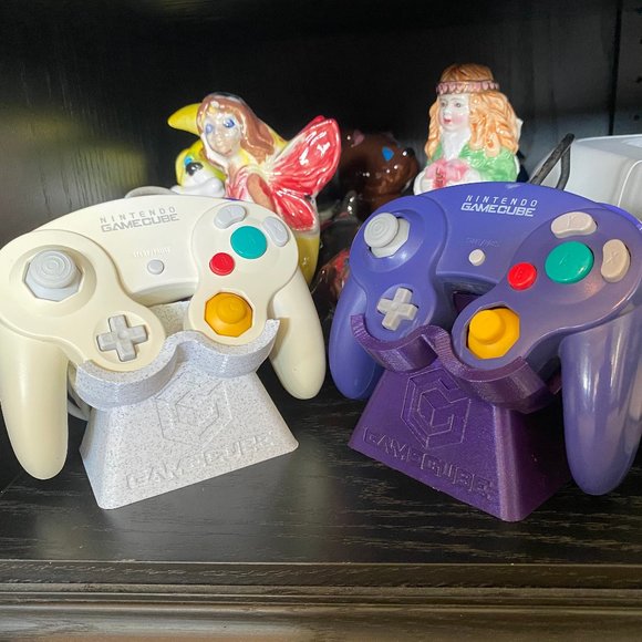 Nintendo GameCube Controller Stand with Engraved Logo 12 Colors - Picture 8 of 14